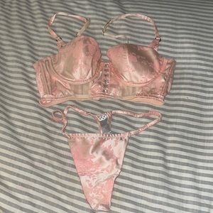 Victoria’s Secret lingerie set (Never worn)